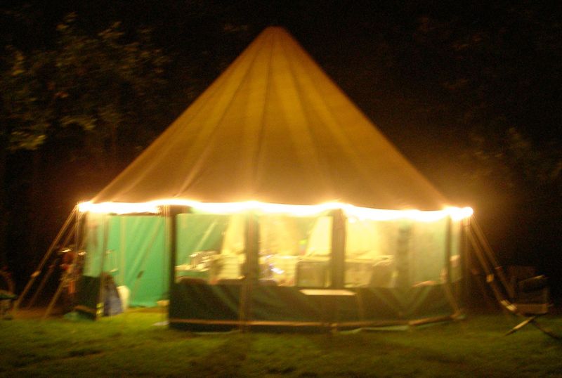 Open Folkcamp 2010 - tent in de nacht.jpg